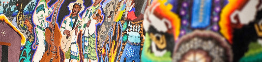 Mirada de jaguar con simbolos y figuras huicholes en fina chaquira de colores vividos