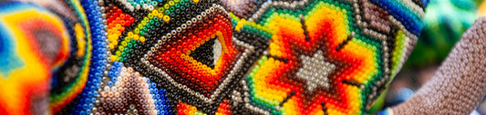 El Secreto Detrás del Color: Psicología del Color en Artesanías Huicholes