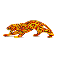 Figura de jaguar huichol con chaquira